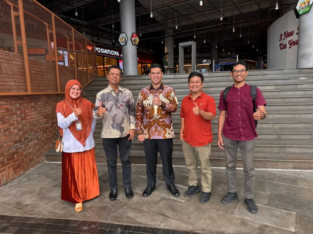 Kebersamaan lintas generasi alumni Perikanan Unhas tergambar hangat dalam momen kebersamaan, mencerminkan semangat kolaborasi dan optimisme menuju Perikanan+ 2026 yang progresif dan berdampak.