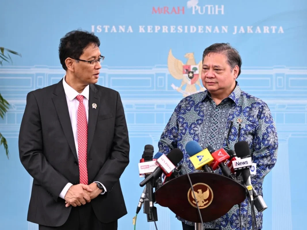Keterangan pers Menko Perekonomian, Airlangga Hartanto didampingi Menteri Keuangan Purbaya Yudhi Sadewa usai bertemu dengan Presiden Prabowo di Kompleks Istana Kepresidenan
