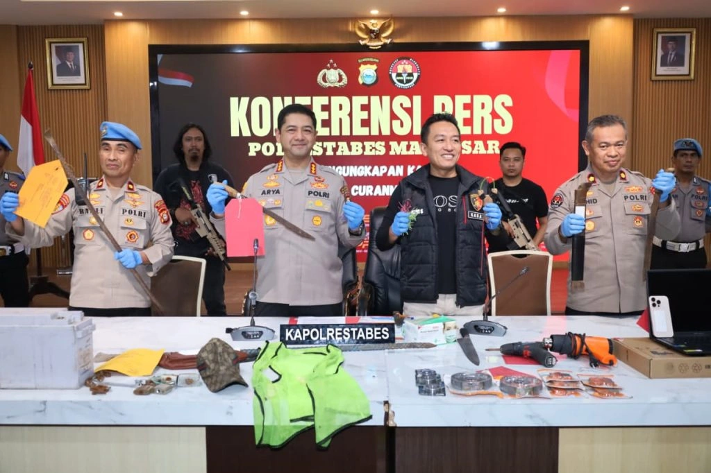 Konferensi pers Polrestabes Makassar tentang geng motor dan kejahatan di jalan raya.