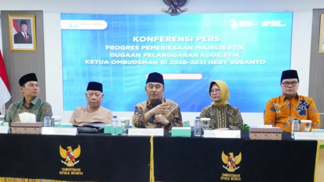 Majelie Etik Ombudsman RI menggelar konferensi pers menyikapi dugaan etik Ketua Ombudsman RI Hery Susanto, di Kantor Ombudsman RI, Jakarta, Jumat (29/5/2026)