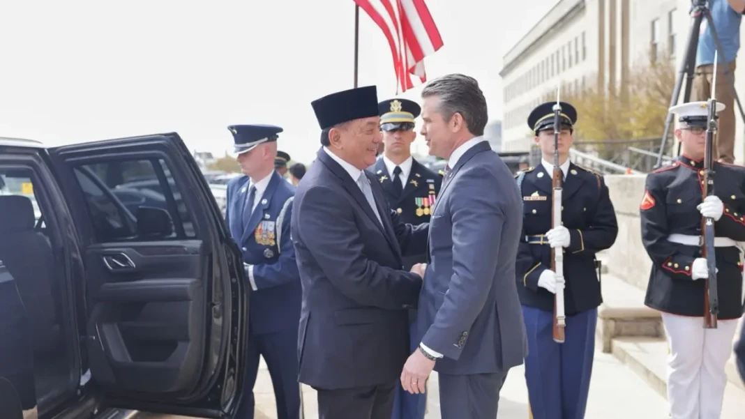 Menhan Sjafrie Sjamsoeddin bertemu dengan Menteri Perang AS Pete Hegseth