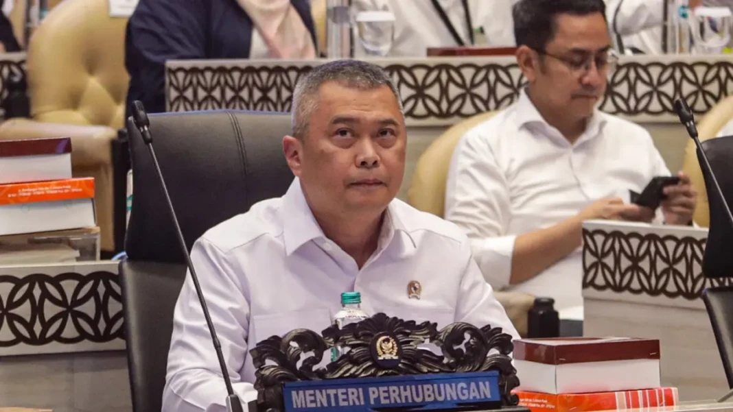 Menhub Dudy Purwagandhi memaparkan di rapat kerja dengan Komisi V DPR