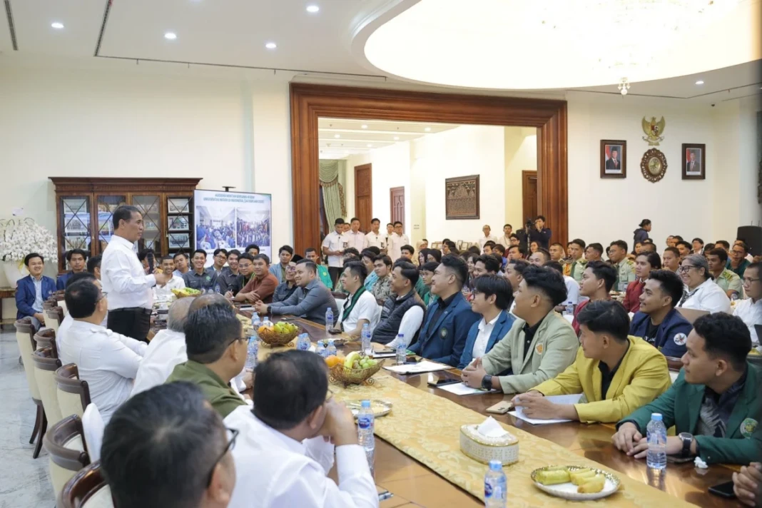 Mentan Andi Amran Sulaiman berdiskusi bersama BEM seluruh Indonesia yang digelar di Jakarta, Rabu
