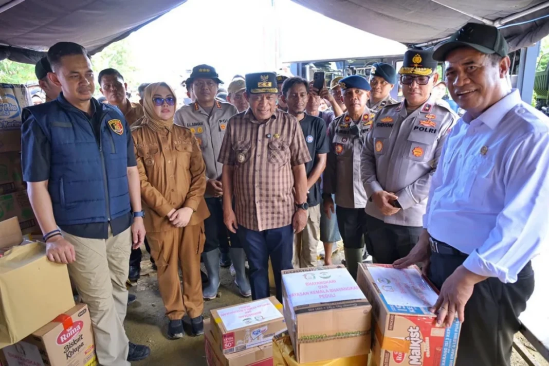 Menteri Pertanian Republik Indonesia, Andi Amran Sulaiman, meninjau langsung kondisi pascabanjir di Kendari, Sultra. 