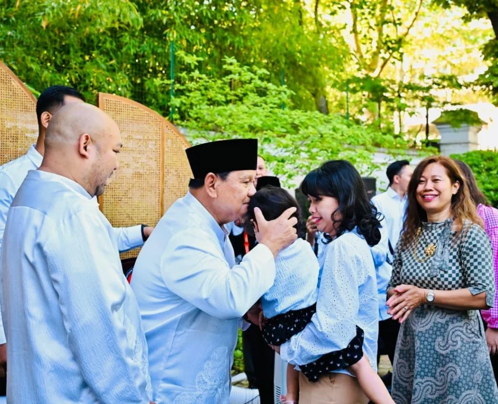 Momen hangat Presiden Prabowo di perayaan Hari Raya Idul Adha saat berinteraksi dengan diaspora Indonesia yang ada di Paris, Prancis