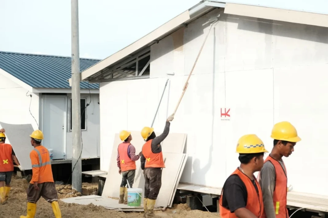 Pembangunan hunian sementara untuk korban bencana Sumatera