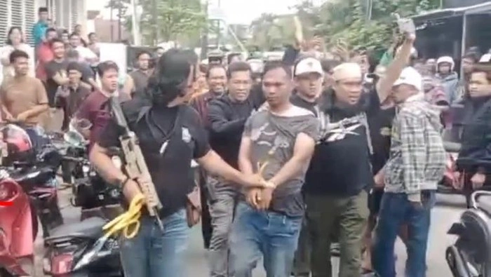 pencuri-motor-diamankan-polisi-usai-diikat-dan-dipukul-warga-di-makassar-1780023894172_169
