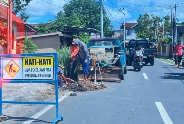 Perbaikan kebocoran pipa air PDAM
