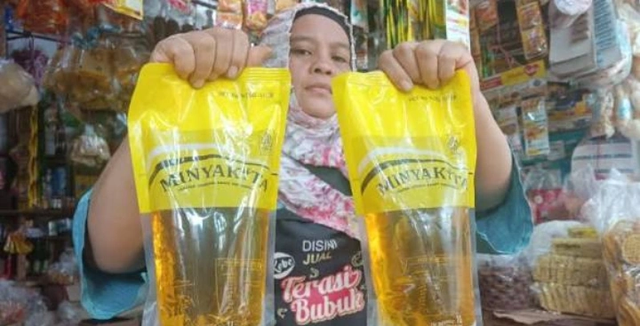 Perum Bulog Cabang Bone memastikan stok minyak goreng subsidi MinyaKita di Kabupaten Bone