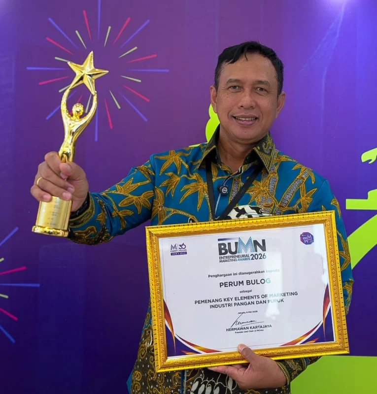 Perum BULOG meraih pemenang key elements of marketing industri pangan dan pupuk