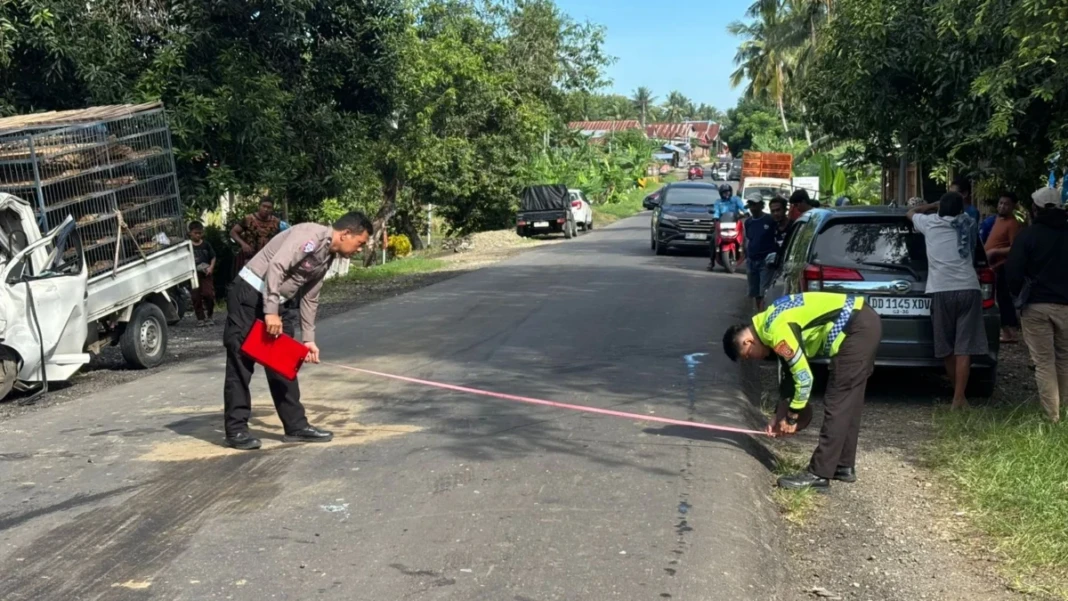 Polisi melakukan olah TKP