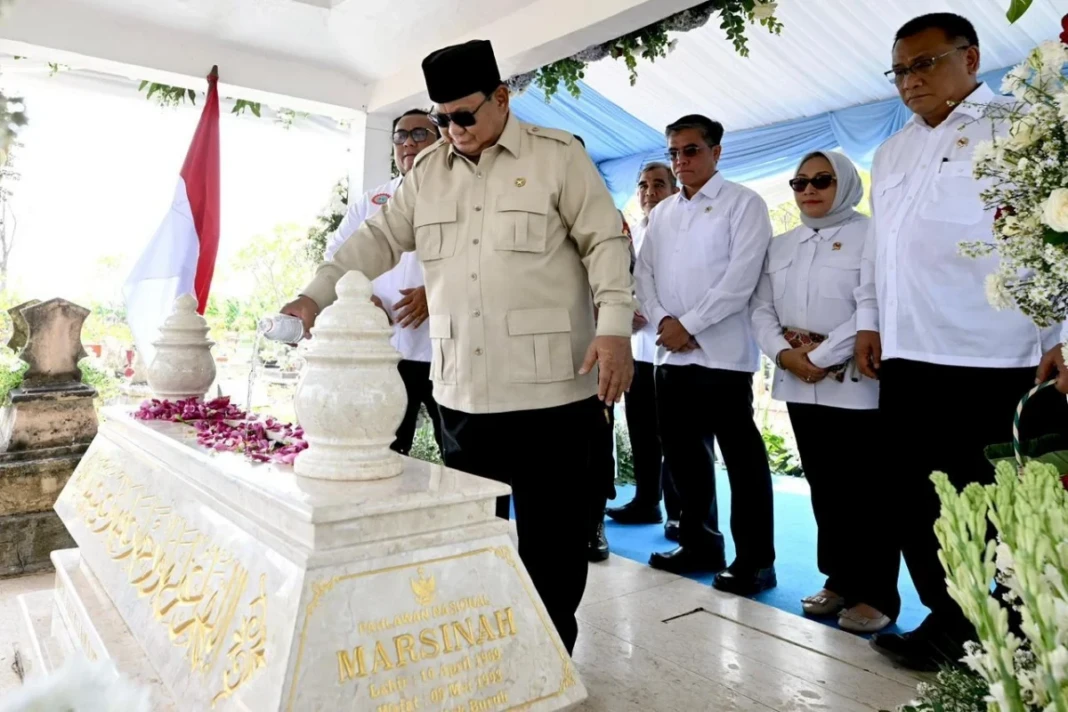 Presiden Prabowo berziarah ke makam Marsinah