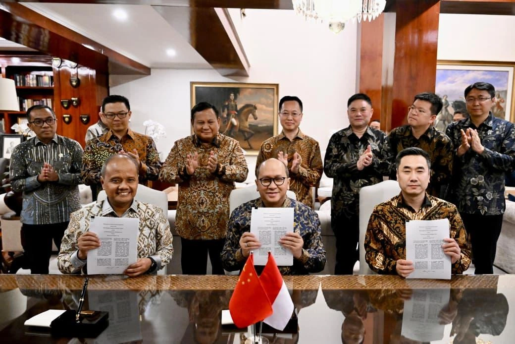 Presiden Prabowo menyaksikan penandatanganan MoU Hisense dan BPI Danantara