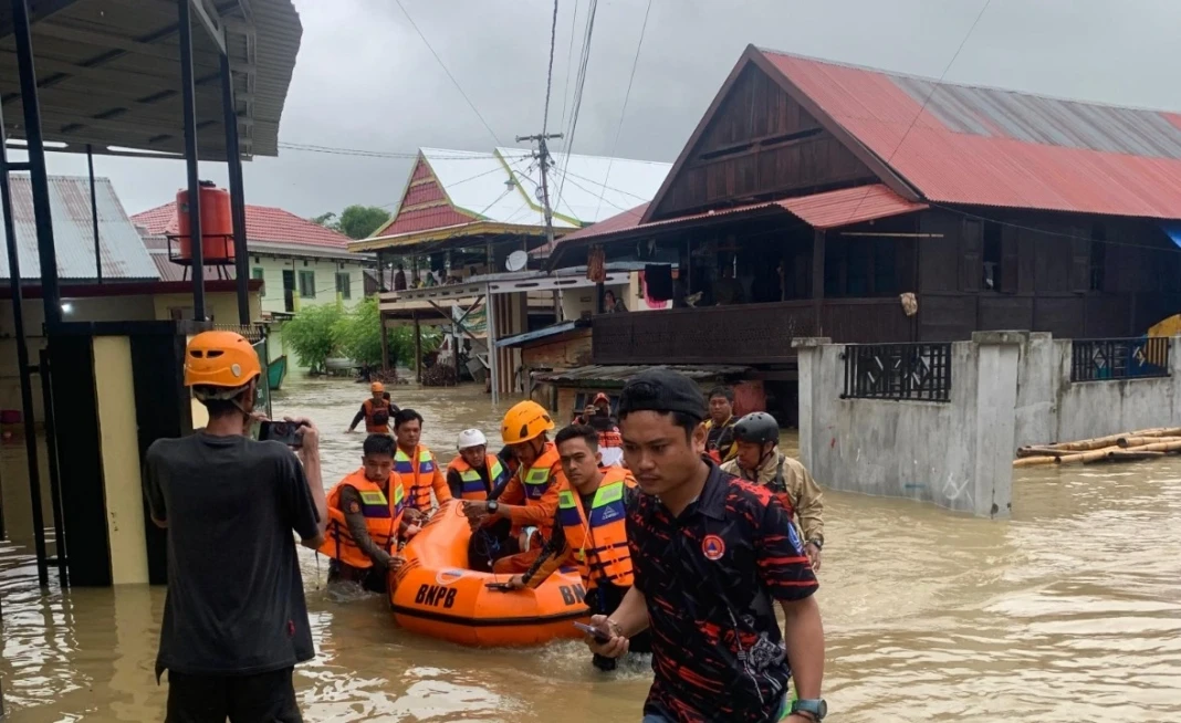 Proses evakuasi banjir Bone, Jumat (8:5:2026)
