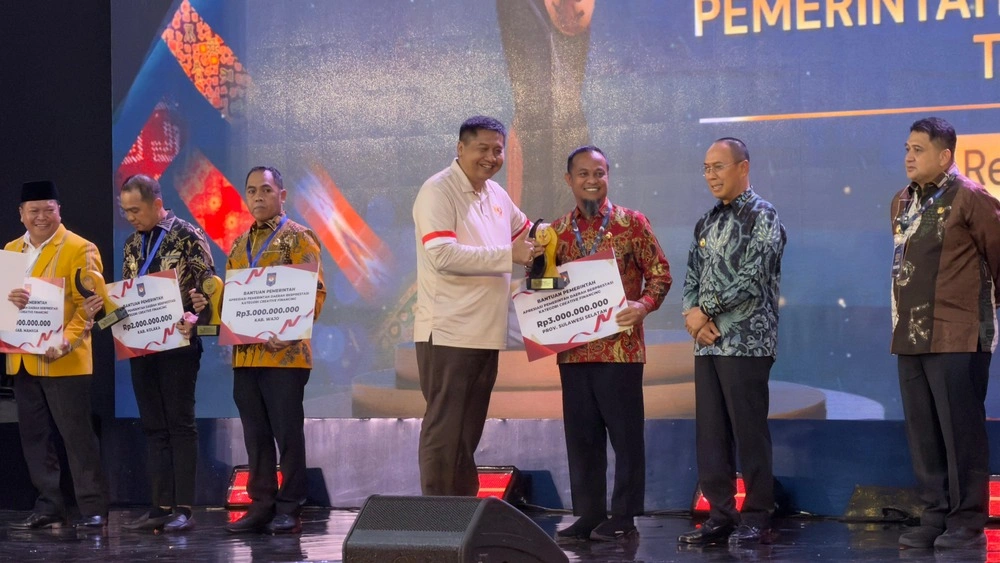Provinsi Sulawesi Selatan meraih penghargaan Terbaik 1 Creative Financing Regional Sulawesi 2026 dari Kemendagri