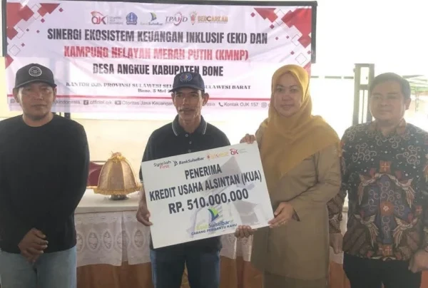 Salah satu penerima kredit usaha alsintan di Desa Angkue Bone