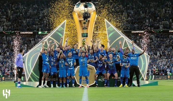 Al Hilal sukses menjuarai King’s Cup 2026 usai mengalahkan Al Kholood 2-1 secara dramatis. Theo Hernandez dan Al-Dawsari jadi pahlawan kemenangan.