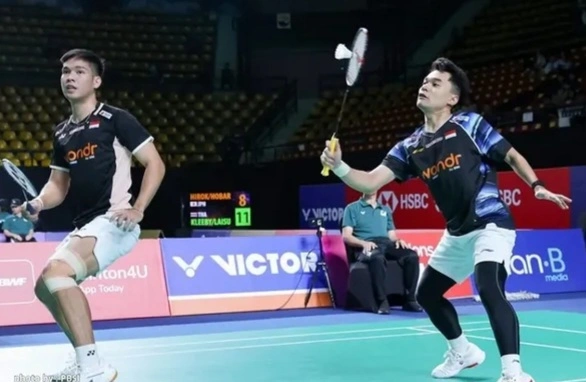 Leo Rolly Carnando/Daniel Marthin sukses mengalahkan Peeratchai Sukphun/Pakkapon Teeraratsakul di perempat final Thailand Open 2026. dol/pbsi