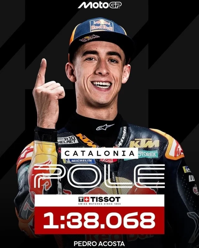Pedro Acosta merebut pole position MotoGP Catalunya 2026 usai tampil dominan di Barcelona. KTM bangkit, sementara Jorge Martin dan Marco Bezzecchi crash di sesi kualifikasi.