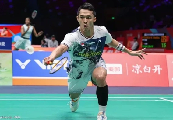 Jonatan Christie tersingkir dramatis di babak pertama Singapore Open 2026 usai kalah dari H.S. Prannoy dalam duel tiga gim sengit selama 61 menit.