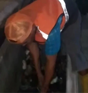 Area bawah Tol Layang Pettarani Makassar yang sempat viral karena dipenuhi sampah langsung dibersihkan tim kebersihan Kota Makassar.