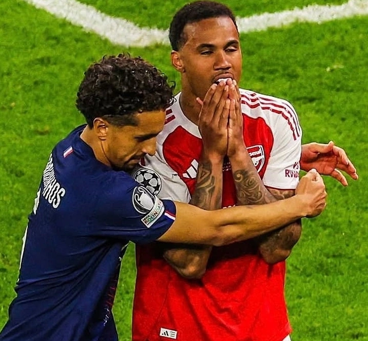 Momen mengharukan terjadi usai Final Liga Champions 2026 ketika Marquinhos memeluk Gabriel Magalhães yang gagal mengeksekusi penalti penentu Arsenal. Aksi sportivitas itu mencuri perhatian publik.