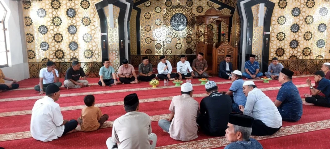 Wakil Bupati Bone Andi Akmal Pasluddin berdialog langsung dengan pedagang Pasar Palakka