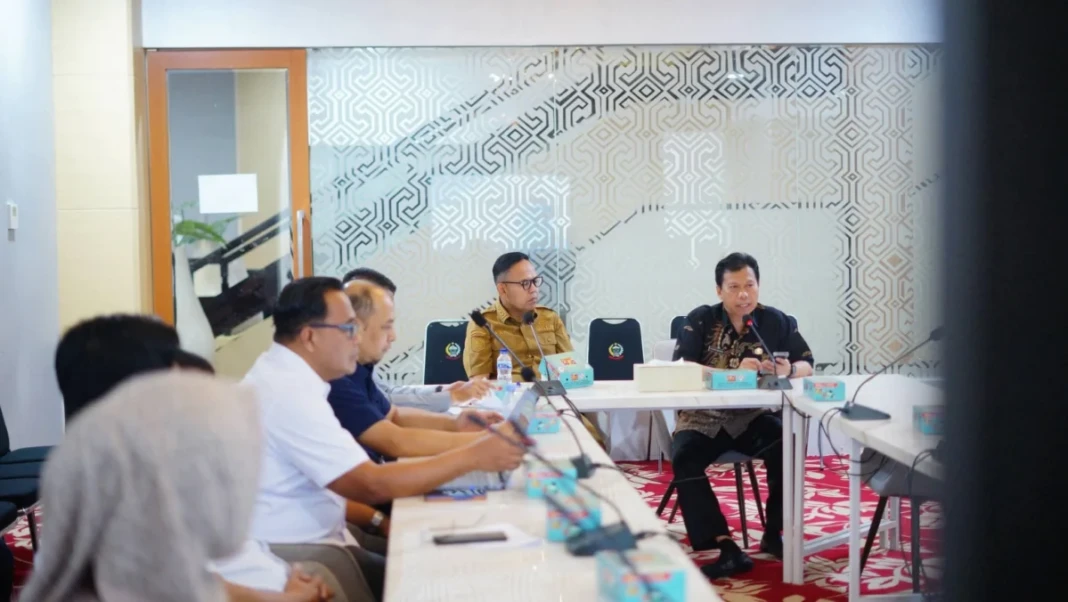 Wakil Bupati Bone, Andi Akmal Pasluddin dalam rapat koordinasi evaluasi subsidi penerbangan Tahun Anggaran 2026