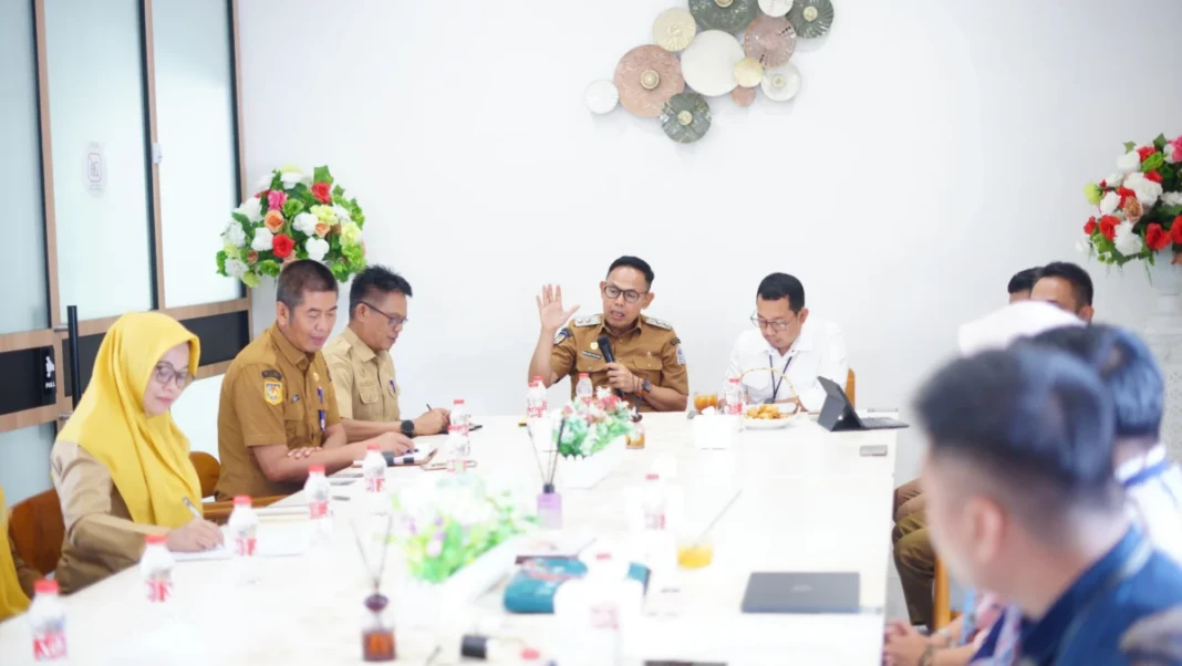 Wakil Bupati Bone Andi Akmal Pasluddin mendorong penggunaan Kartu Kredit Indonesia (KKI) di seluruh OPD