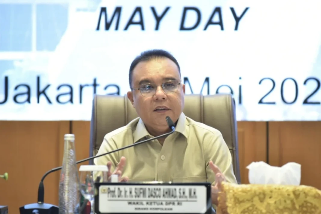 Wakil Ketua DPR RI, Sufmi Dasco Ahmad dalam audiensi massa aksi Hari Buruh 2026