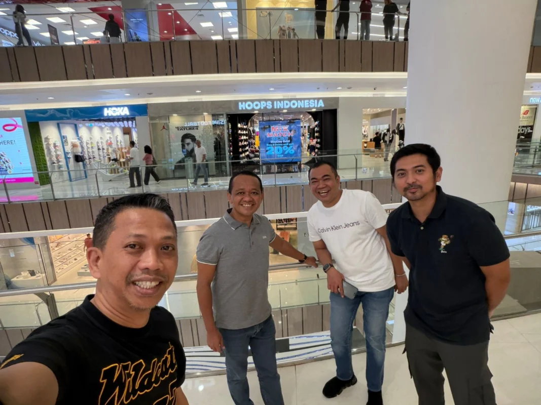 Beredar foto Ketua Umum Golkar, Bahlil Lahadalia jalan bersama Tokoh muda Golkar Sulsel