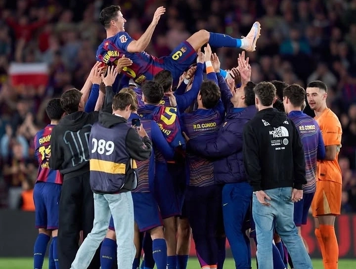 Robert Lewandowski Resmi Tinggalkan Barcelona, Camp Nou Dipenuhi Suasana Haru