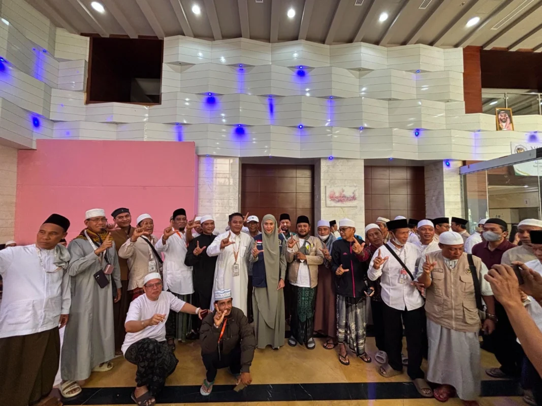 Wakil Ketua DPR RI Sari Yuliati saat mengunjungi jemaah di Hotel Lulua Al Masher No. 423, Makkah, Arab Saudi, Minggu (24/5/2026)