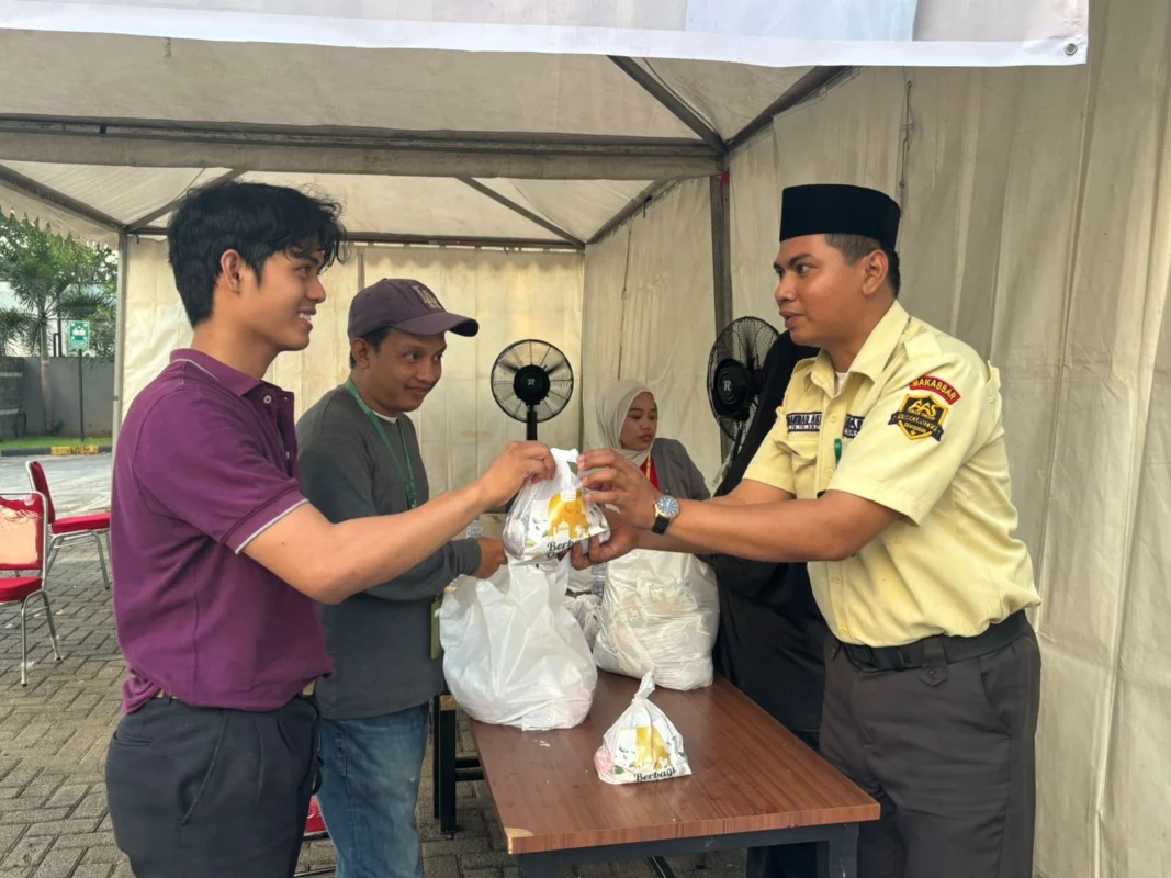 AAS Foundation melaksanakan kegiatan kurban Idul Adha dengan menyembelih 13 ekor sapi di Makassar, Rabu (27/5/2026).