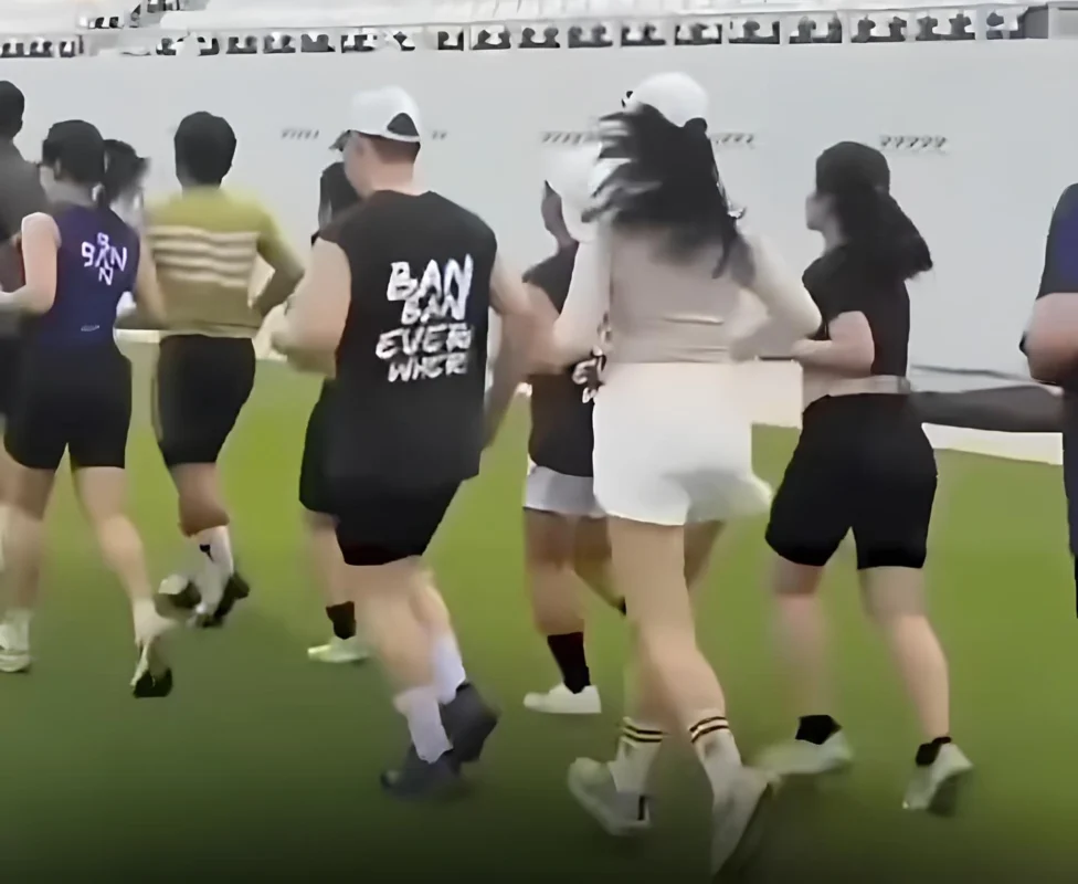 Sebuah video komunitas lari membuat konten di atas rumput Stadion Teladan Medan viral dan menuai sorotan publik karena stadion tersebut belum resmi dibuka untuk umum.
