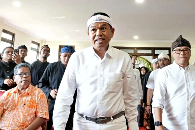 Gubernur Jawa Barat Dedi Mulyadi menjenguk korban penyekapan di RSHS Bandung dan menanggung seluruh biaya perawatan. Pelaku kini berstatus DPO Polda Jabar.