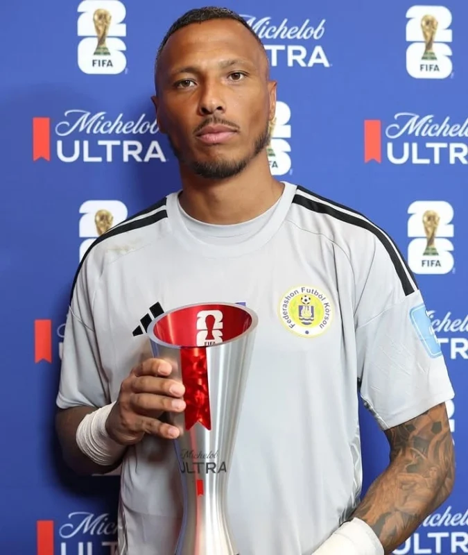 Pemain Curacao berpose seusai laga Piala Dunia 2026