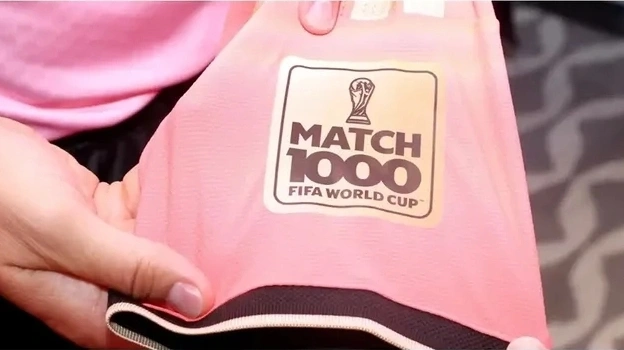 Jersey wasit spesial Match 1000 FIFA World Cup di laga Jepang vs Tunisia