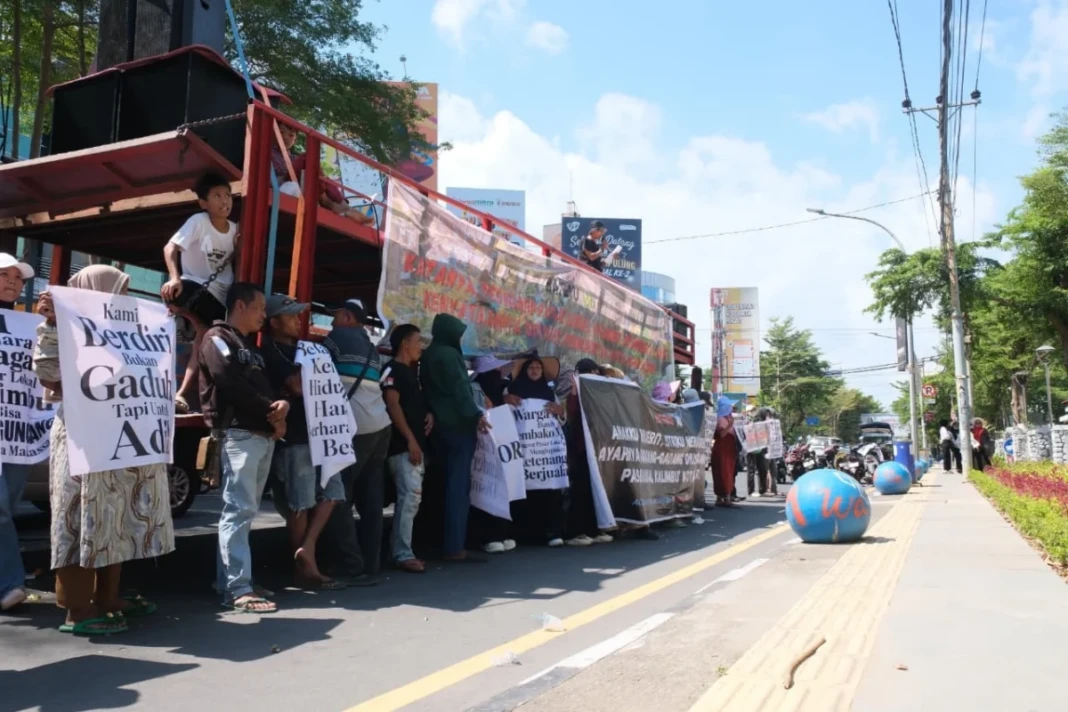 Aliansi BATEKU MI menolak rencana relokasi pedagang Pasar Kalimbu ke Terminal Malengkeri