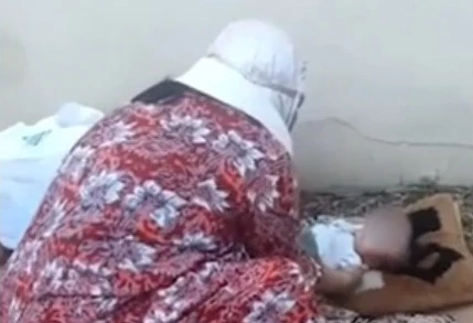 Bayi dibuang di Makassar ditemukan warga.