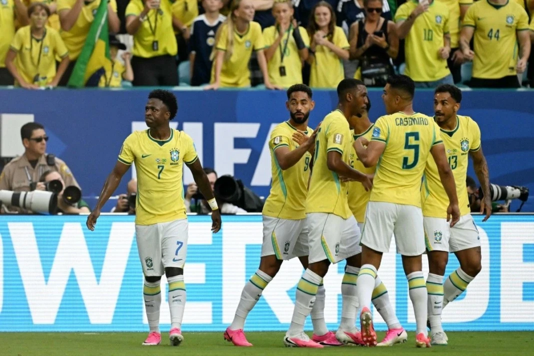 Brasil sebagai juara Grup C setelah mengalahkan Skotlandia 3-0