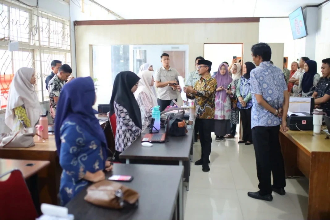 Bupati Bone Andi Asman Sulaiman melakukan sidak ke UKPBJ Bone dan menegaskan komitmen terhadap pengadaan barang dan jasa yang transparan