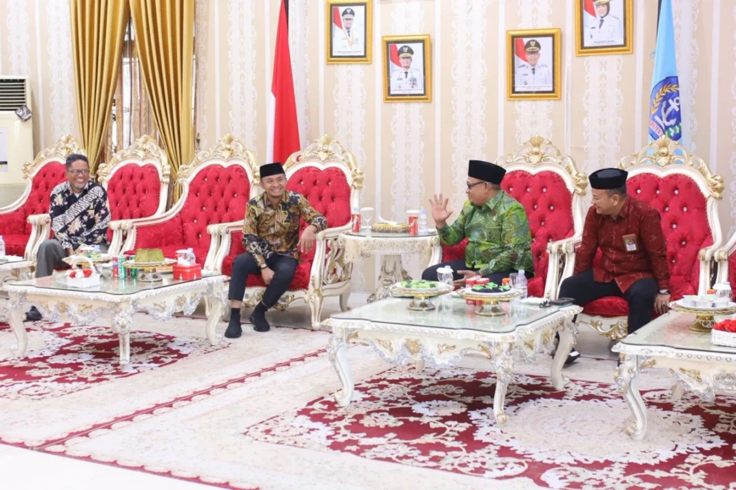 Bupati Bone Andi Asman Sulaiman menerima kunjungan Kepala Kantor Kementerian Agama Bone yang baru, Ahmad Yani