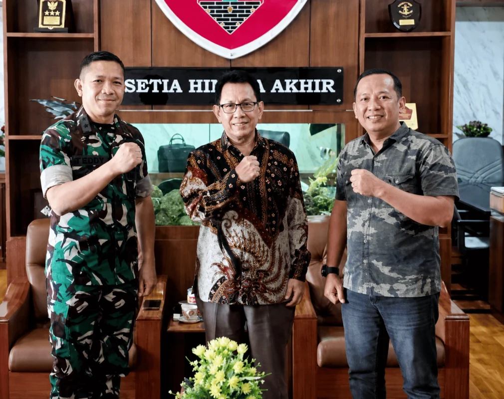 Kasdam XIV:Hasanuddin Brigjen TNI Ayi Lesmana menerima kunjungan Ketua PWI Sulsel Suwardi Thahir
