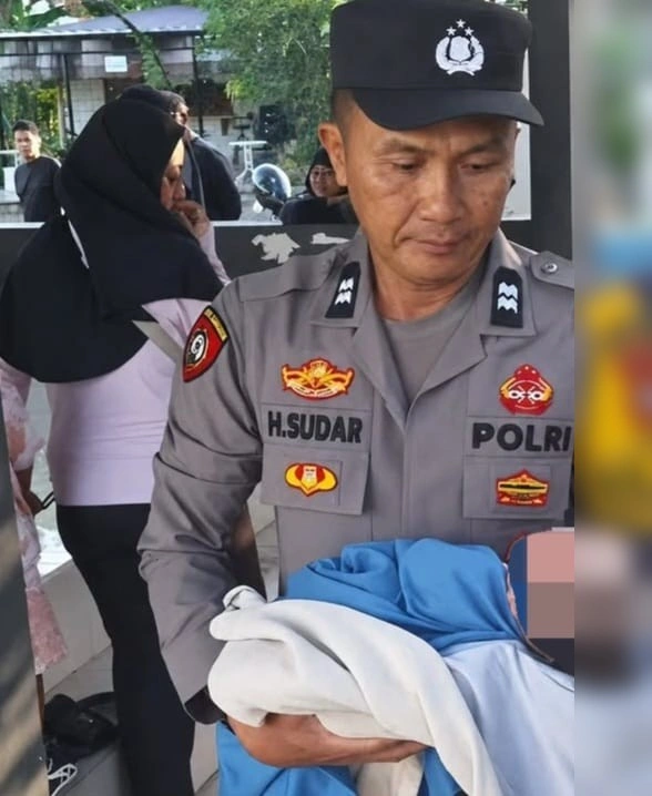 Bayi laki-laki ditemukan dalam kardus di Biringkanaya Makassar