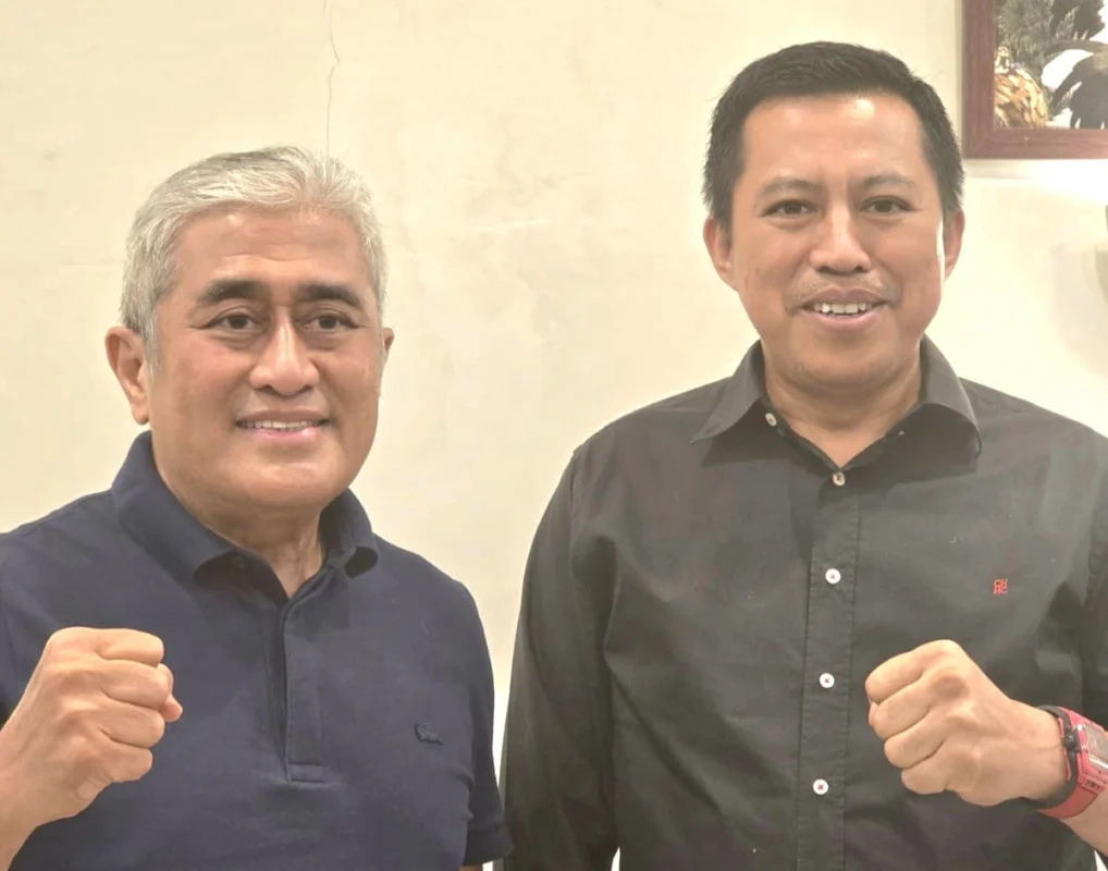 Idris Manggabarani (sebelah kiri). Dok. Istimewa
