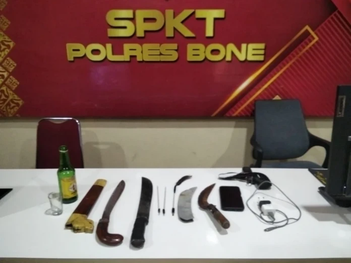 Aksi tawuran yang diduga melibatkan sejumlah remaja di Kota Watampone berhasil digagalkan oleh Tim Patroli Gabungan Brimob Batalyon C Pelopor dan Sat Samapta Polres Bone, Sabtu (6/6/2026) malam.