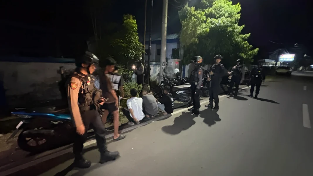 Aksi tawuran yang diduga melibatkan sejumlah remaja di Kota Watampone berhasil digagalkan oleh Tim Patroli Gabungan Brimob Batalyon C Pelopor dan Sat Samapta Polres Bone, Sabtu (6/6/2026) malam.