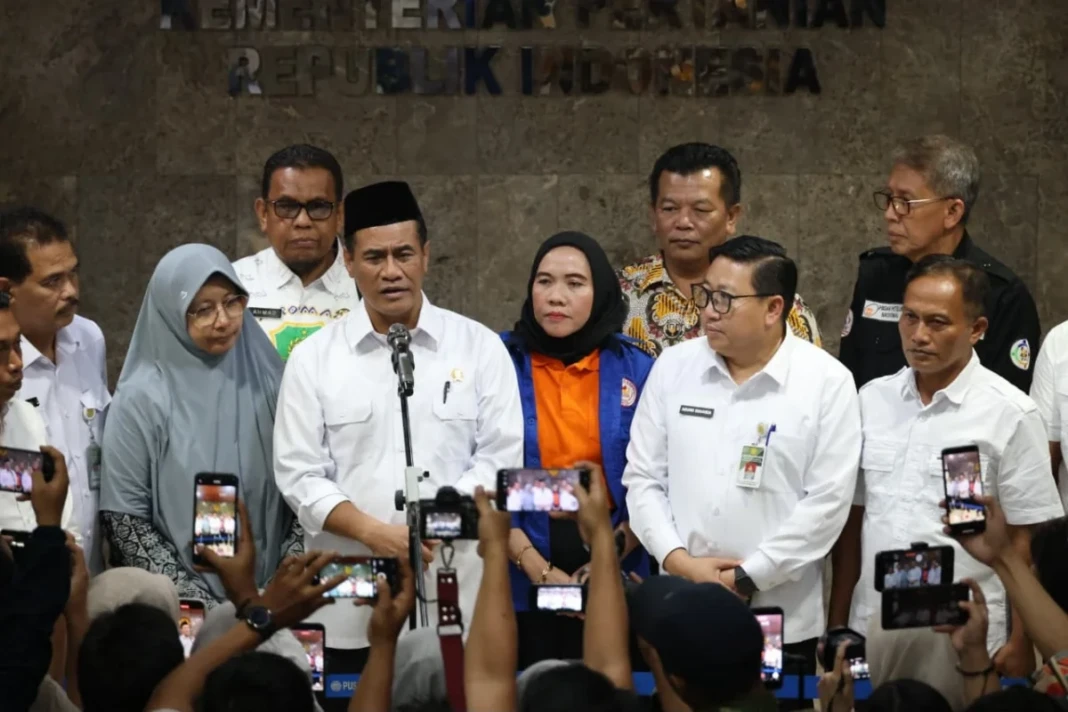 Menteri Pertanian RI, Andi Amran Sulaiman dalam audiensi bersama peternak petelur rakyat dari seluruh Indonesia di Kantor Pusat Kementerian Pertanian, Selasa (9/6/2026)