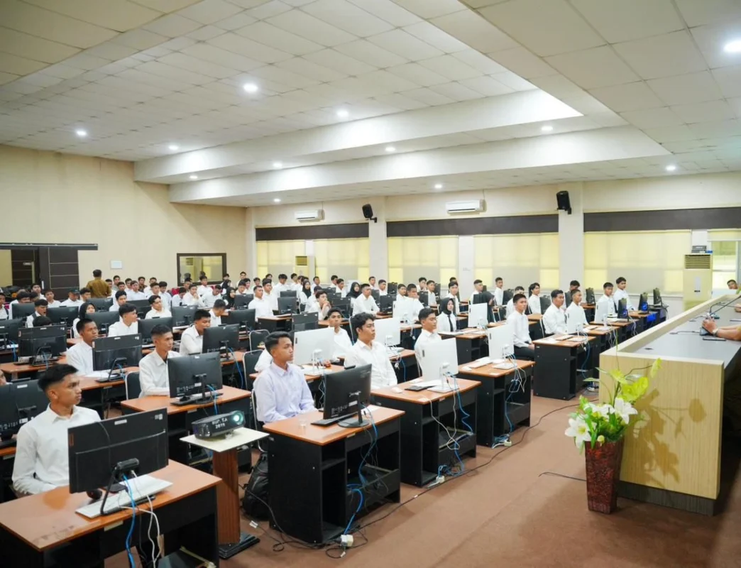 Pemerintah Provinsi Sulawesi Selatan mulai menyeleksi peserta Program Beasiswa Sekolah Penerbang. Sebanyak 192 peserta dari berbagai daerah bersaing memperebutkan 20 kursi pendidikan di Politeknik Penerbangan Indonesia.